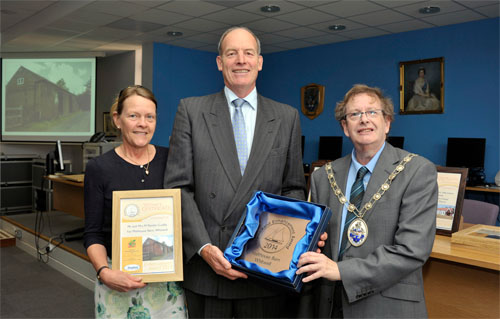 Left to right: Janet and Michael Pender-Cudlip receive the Broadland District Council Enhancement Award 2014 from BDC chairman Tony Adams