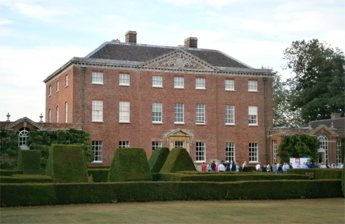 Salle Park Estate operates a shoot over 19 days a year, of which eight days are let, which includes the full facilities of the Georgian splendour of Salle Hall